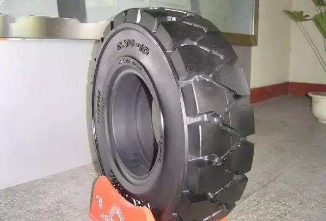 實(shí)心輪胎常見質(zhì)量問題及其發(fā)生原因